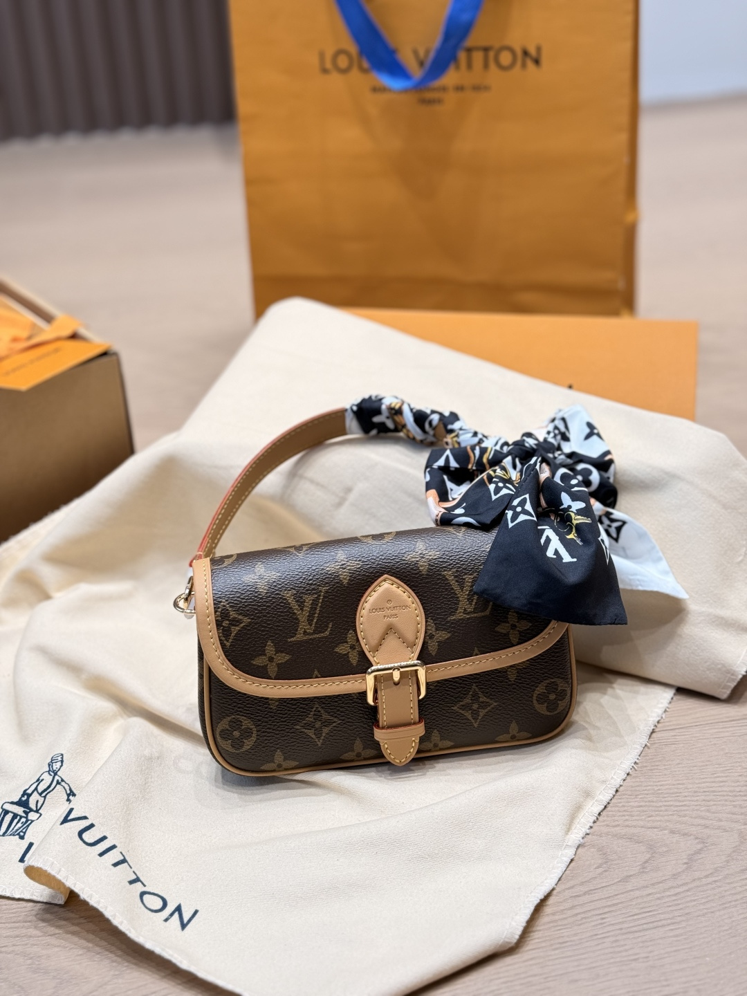 LV Luxury Monogram Handbag Cowhide Leather